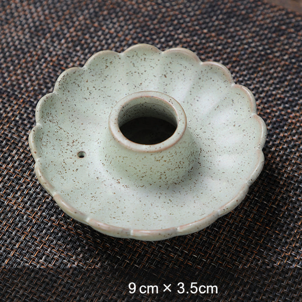Keramisk holder for røkelse