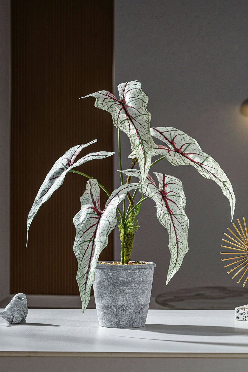 Kunstig grønn plante i potte