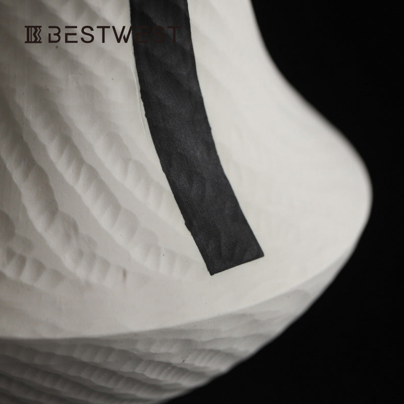 Dekorativ keramikkvase i minimalistisk stil