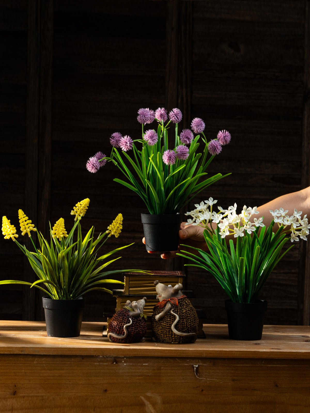Kunstig grønn plante i potte