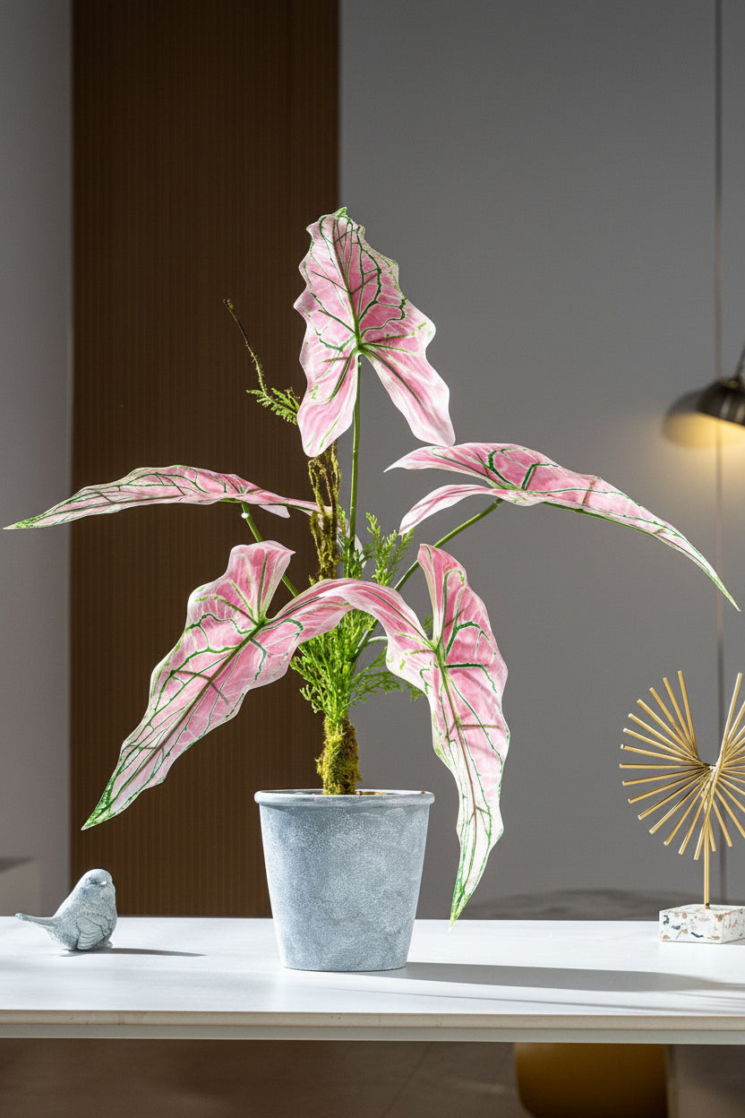 Kunstig grønn plante i potte