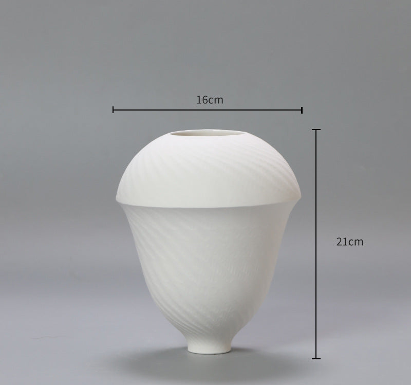 Dekorativ keramikkvase i minimalistisk stil