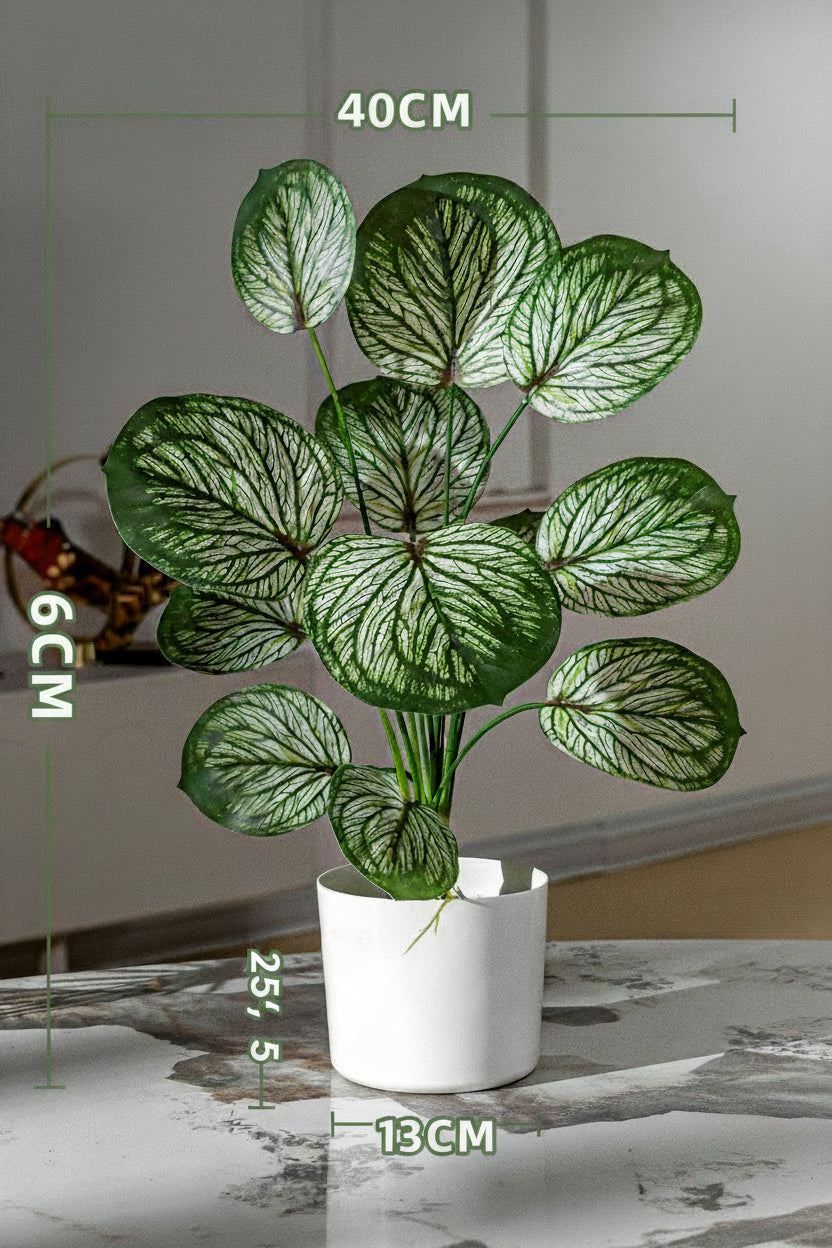 Kunstig grønn plante i potte