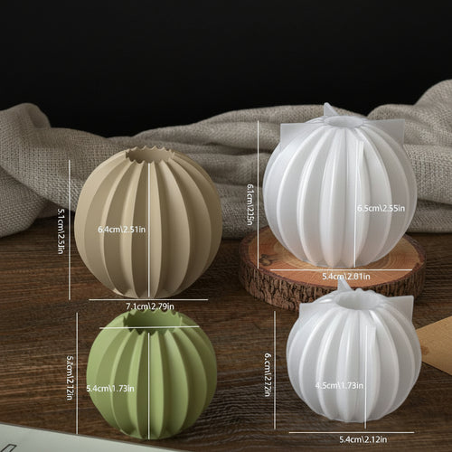 Dekorativ lysestake med riflet design