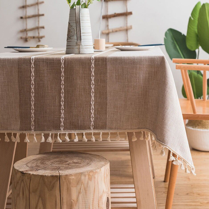 Ensfarget bordduk i nordisk stil
