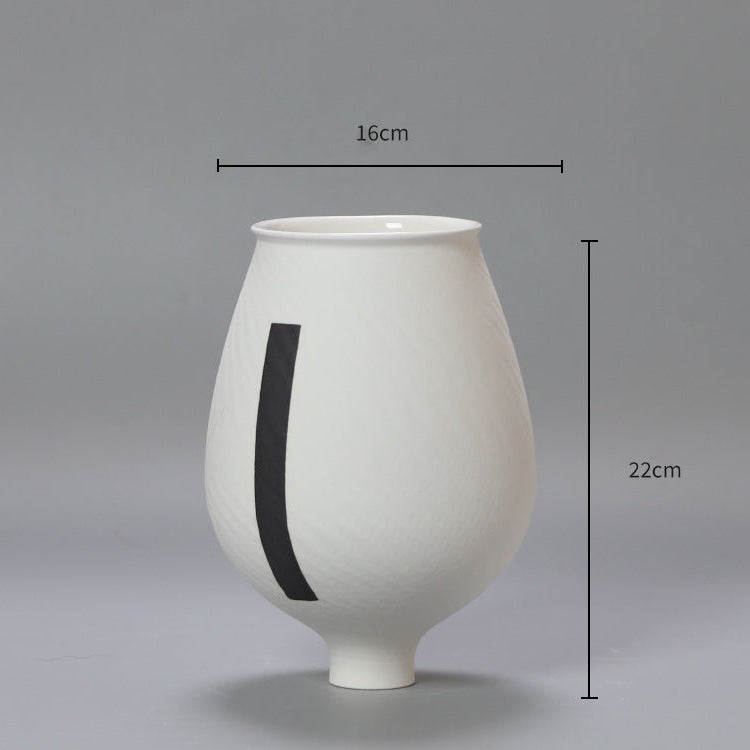 Dekorativ keramikkvase i minimalistisk stil