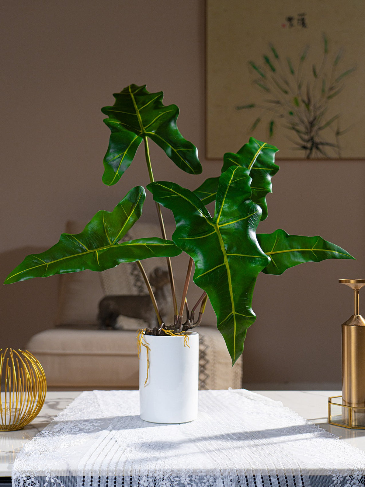 Kunstig grønn plante i potte
