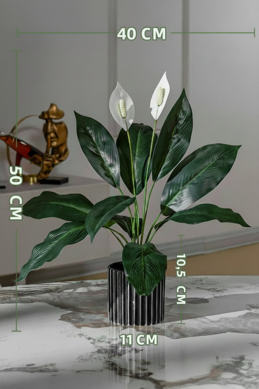Kunstig grønn plante i potte
