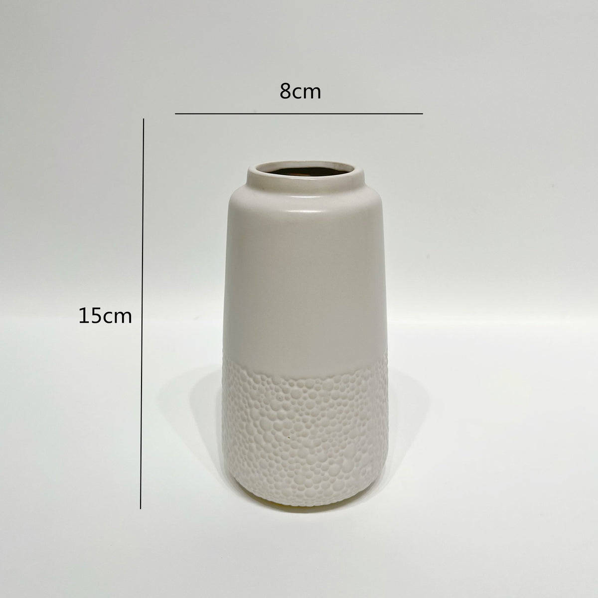Dekorative keramikkvaser i moderne organisk design