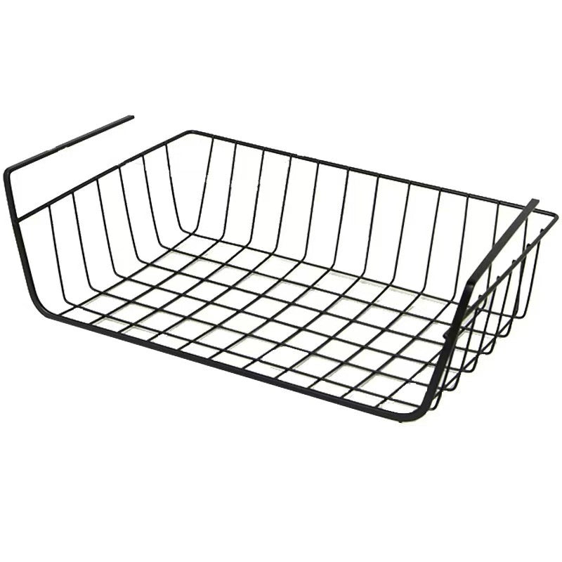 Hengende oppbevaringskurv under hylle