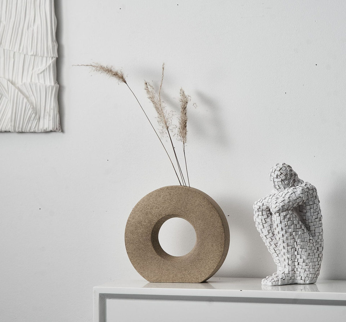 Nordisk dekorativ vase med organisk ringform