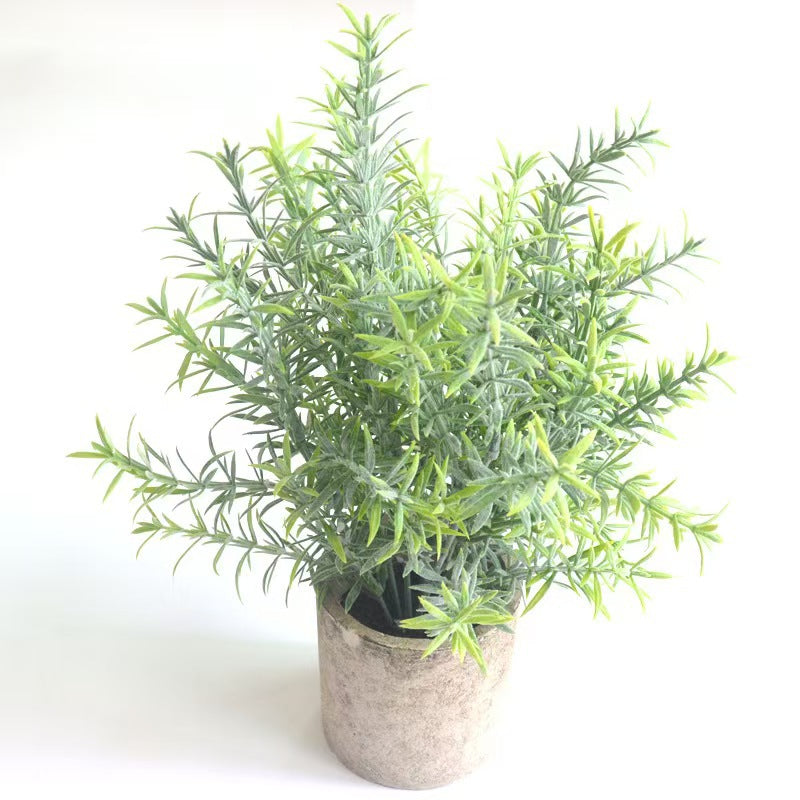 Kunstig grønn plante i dekorativ potte